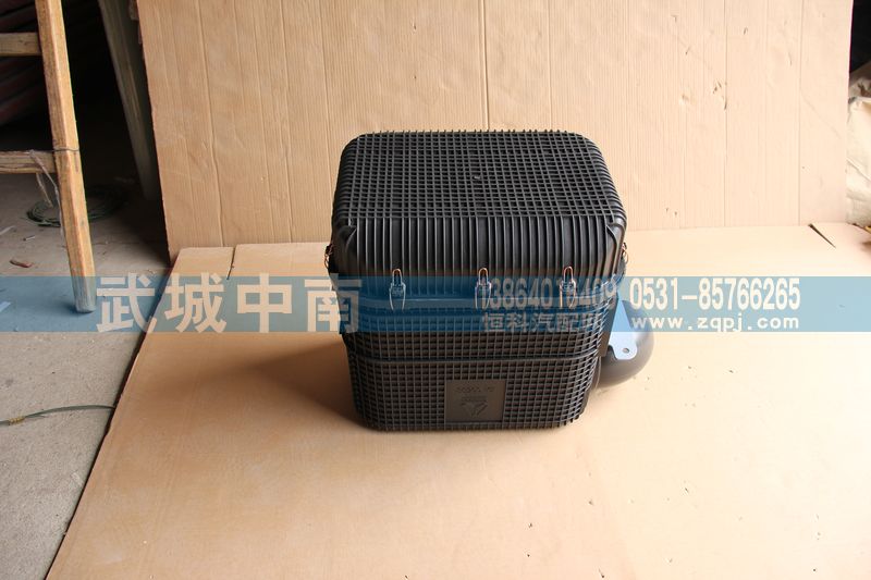 KC9725190055,油濾式濾清器總成（上進氣口）塑料,濟南武城重型車外飾件廠