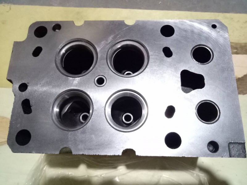 重汽發(fā)動機氣缸蓋AZ1246040010D/