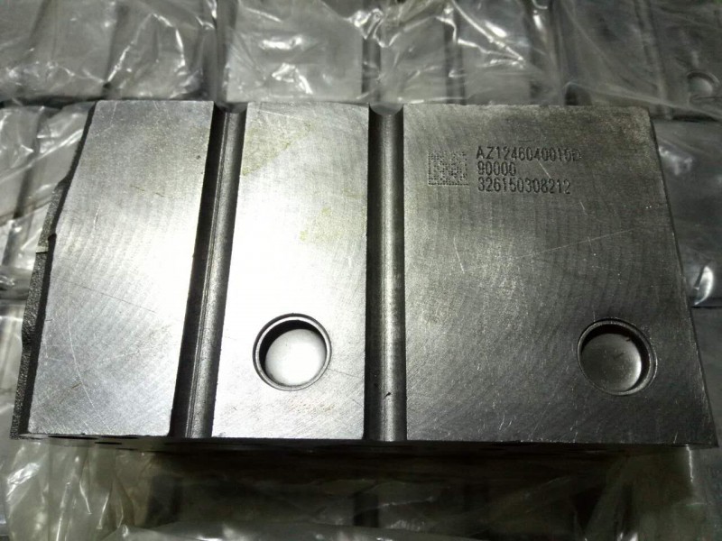 重汽發(fā)動機氣缸蓋AZ1246040010D/