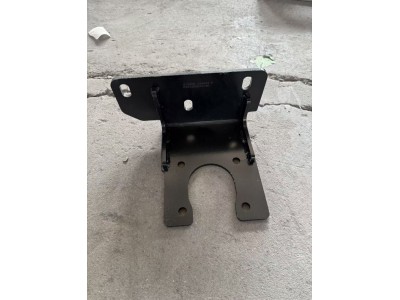 DZ93259623146   保險杠支架/右