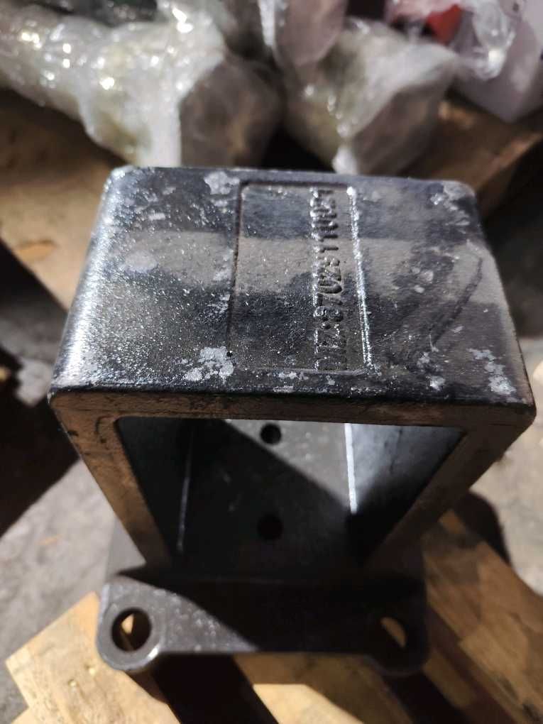 87029110021后鋼板座